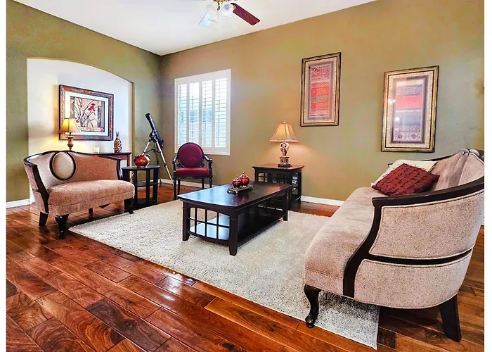 Upgraded Golf Oasis, Heated Pool, Bbq Pet Friendly Сasa de vacaciones Phoenix