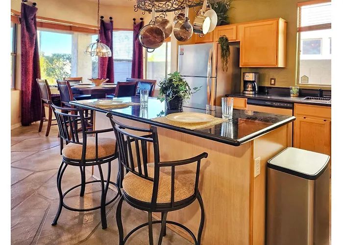 Upgraded Golf Oasis, Heated Pool, Bbq Pet Friendly Сasa de vacaciones *