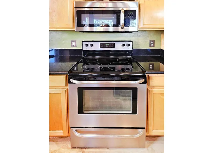 Upgraded Golf Oasis, Heated Pool, Bbq Pet Friendly